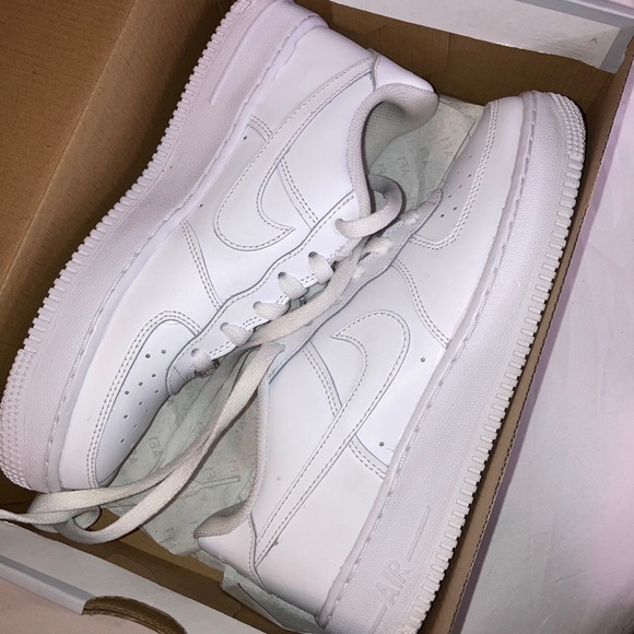 White Air Force 1 - Picture 1 of 4